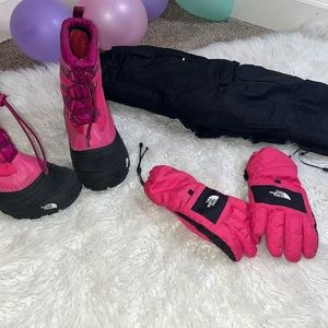 North face size 4 & Matching Gloves size Medium Youth/JR WITHOUT SNOW PANTS